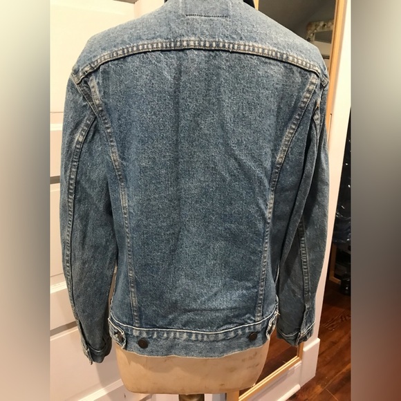 Vintage Levi Trucker Jacket well worn and many lives left! - Picture 2 of 6